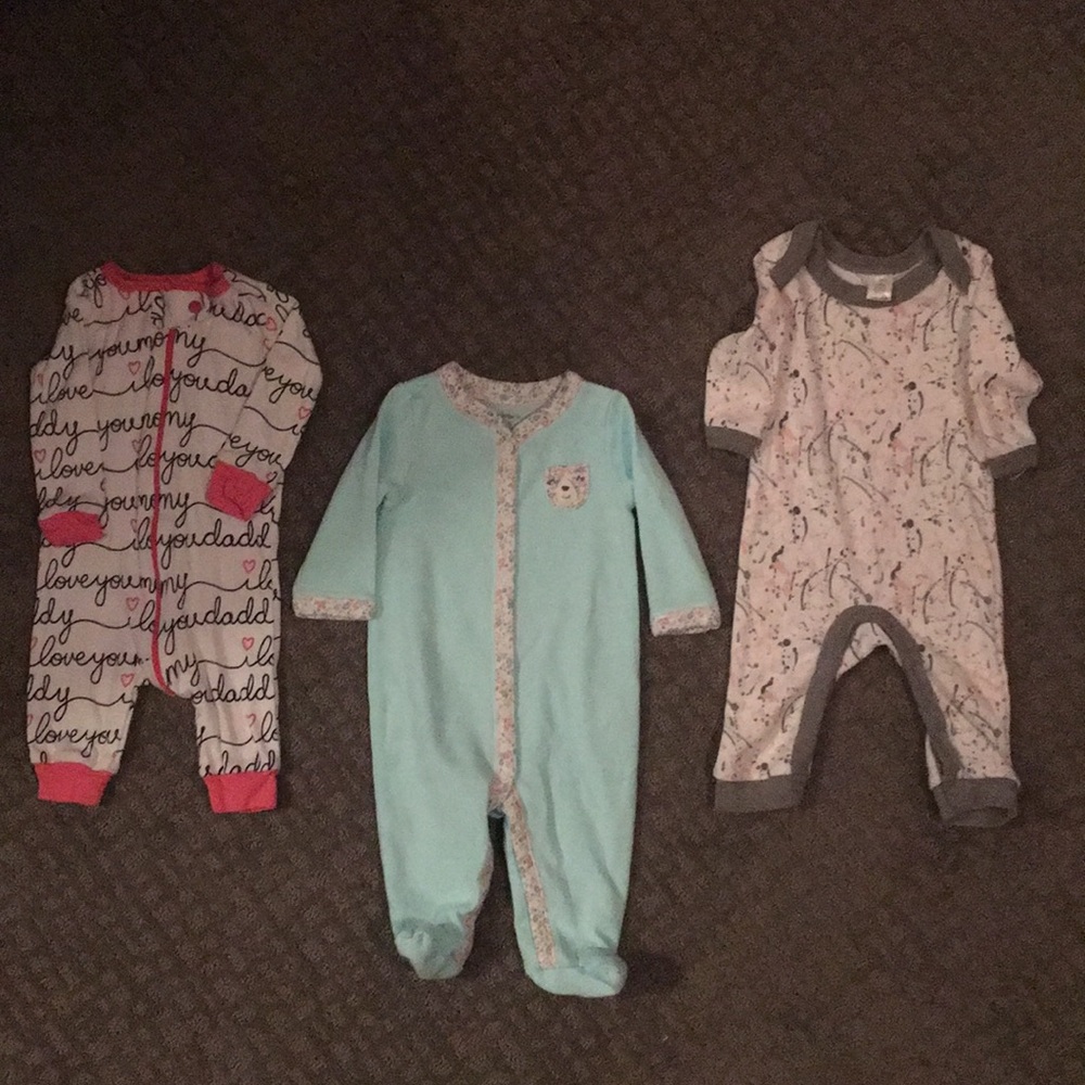 Bundle of baby girl sleepers💕